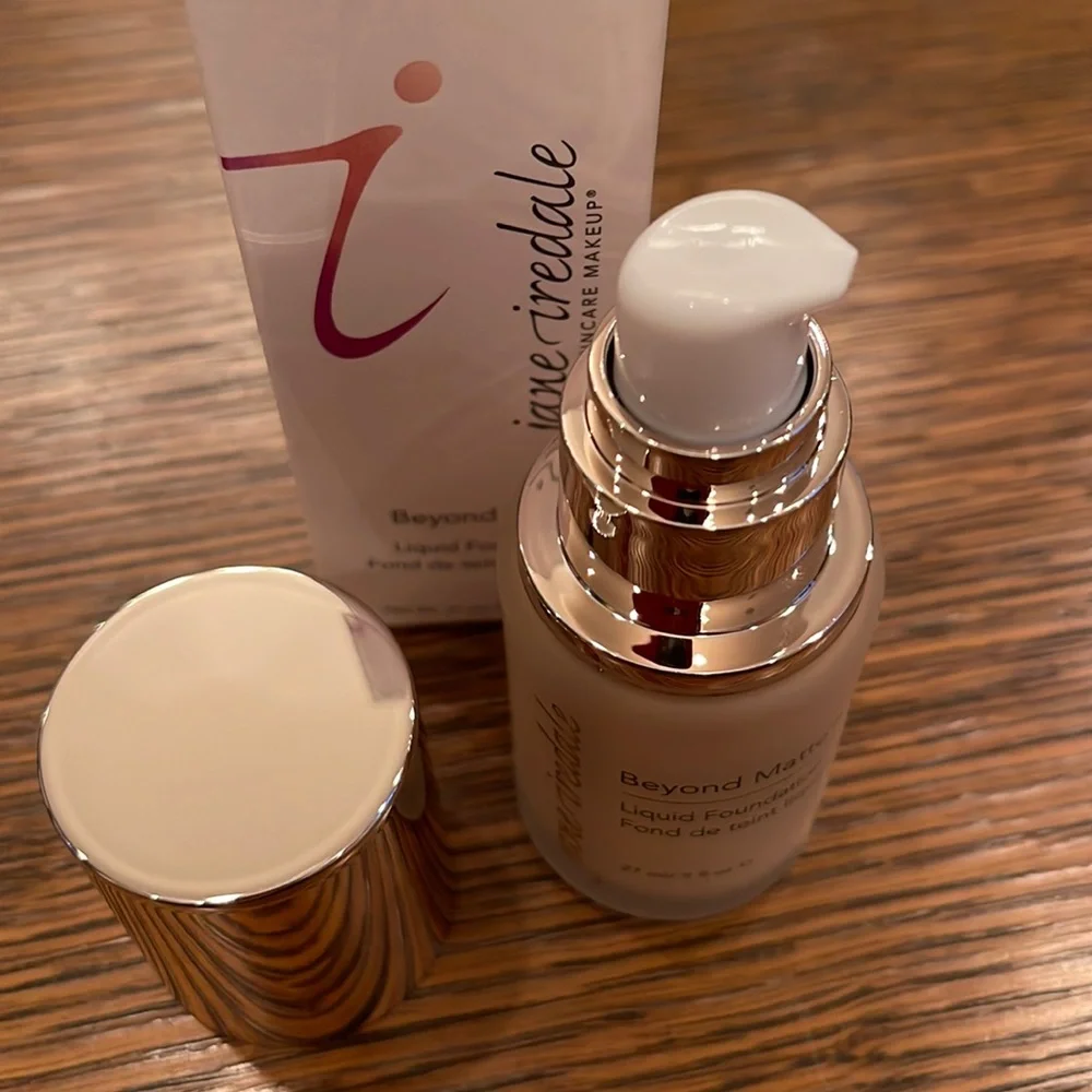 Jane Iredale Beyond Matte M5 Liquid Foundation - Picture 5 of 6